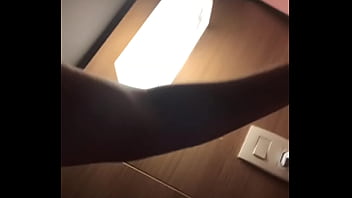 Milf se masturbando no consolo