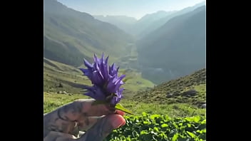 Coffee outside in nature—so beautiful ️ what’s your go to outdoor beverage #outdoorcoffee #naturelovers #co