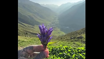 Coffee outside in nature—so beautiful ️ what’s your go to outdoor beverage #outdoorcoffee #naturelovers #co