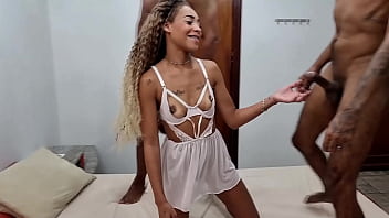 Bastidores da gravação com a loirinha dasul fazendo muito anal e dp