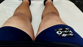 Flagrei minha esposa usando brinquedo pra se masturbar porque meu pau é pequeno mas ela chupa gostoso e adora meu gozo