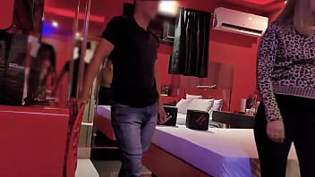 Conhecemos um rapaz de sorriso fácil que disse que era nosso seguidor há algum tempo nas redes a primeira