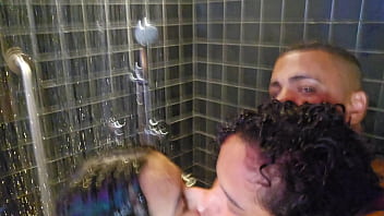 Após a balada da faculdade rolou suruba com essas duas gostosas