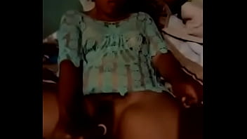 Le encanta meterse a dalí lo que encuentre