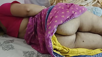 Desi bhabi in saree exposed her boob and hot ass