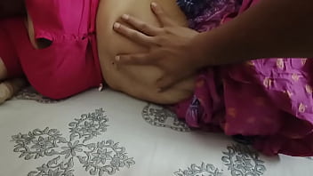 Desi bhabi in saree exposed her boob and hot ass