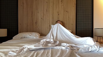 Big ass girl squirts in the bed when she fingers her pussy