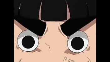 Personagem de naruto batendo uma