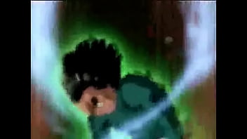 Personagem de naruto batendo uma