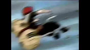 Personagem de naruto batendo uma