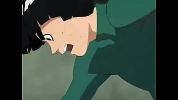 Personagem de naruto batendo uma