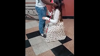 Depois de conversar pelo app fui ao encontro dessa safada e o marido gravou tudo