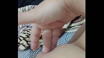 Adoro me masturbar de manhã antes de ir para faculdade