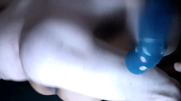 Apretada colegiala cogida duro y teniendo orgasmos después de duros golpes de missionero