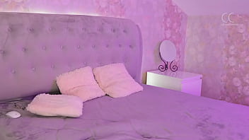 Natural dildo in blonde's pussy made her cum