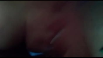 Mi vecino me agarra de a perrigo y me folla