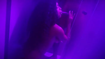 Comi A Minha Meia Irmã No Banho Escondido Do Meu Padrasto thumbnail