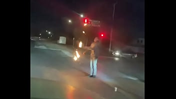 Aqui tirando palos de fuego