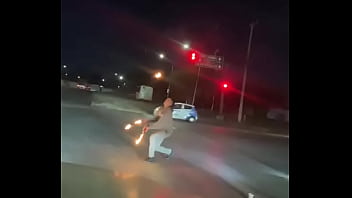 Aqui tirando palos de fuego