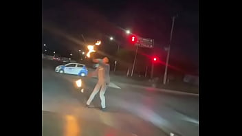 Aqui tirando palos de fuego