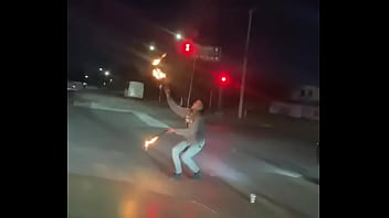 Aqui tirando palos de fuego