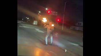 Aqui tirando palos de fuego