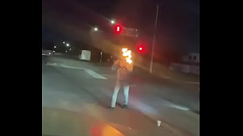 Aqui tirando palos de fuego