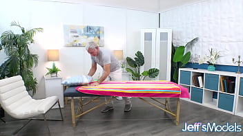 Masseur knows how to satiate big and lustful mature lady lynn