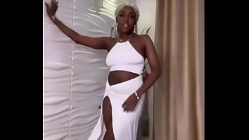 Nigerian model sexy dancing