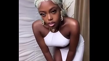 Nigerian model sexy dancing