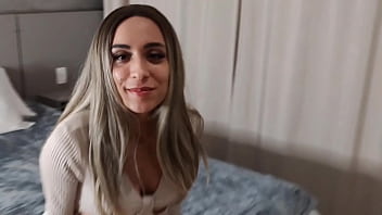 Sou a puta mais safada chego em casa doida pra sentar com o cuzinho e o meu macho goza na minha bunda