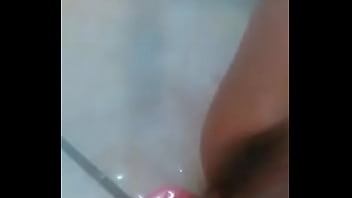 Rica mamasita masturbandose con su peine Rica mamasita masturbandose con su peine