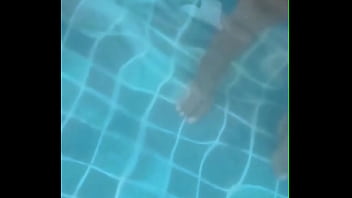 Casada saindo do forno para