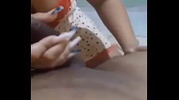 Enquanto bato uma punheta chamo meu marido de corno otário