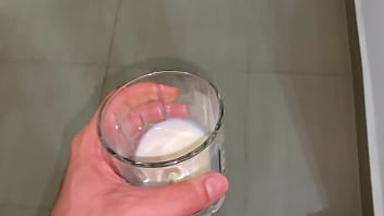 ¡vecina latina me pide prestada un poco de leche porno en español