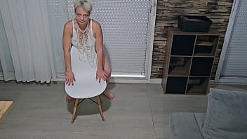 Toi là tu cherches une salope qui mouille rien qu’à l’idée de se faire