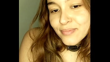 Putinha fumando um marlboro