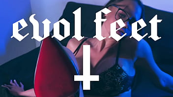 Giving you foot fetish with elegance