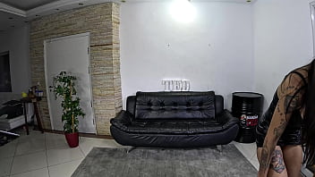 A tatuada carioca muito a vontade na sua primeira vez na mansão nikatsu