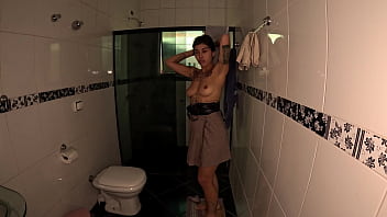 A tatuada carioca muito a vontade na sua primeira vez na mansão nikatsu