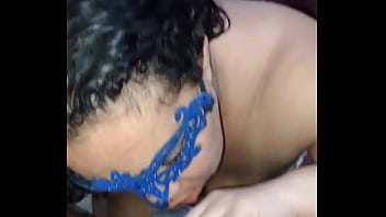 Puta leiteira tomando porra