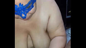 Puta leiteira tomando porra