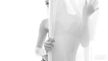 Perfect Pussy Sexy Solo Babe Bares All thumbnail