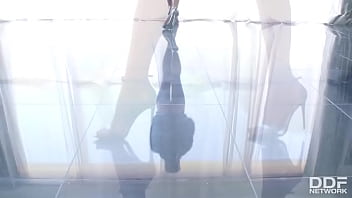 Perfect pussy sexy solo babe bares all