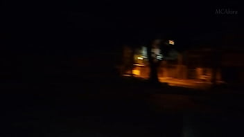 Mc akira se masturbando na praça pública