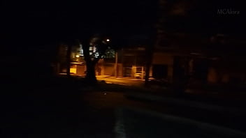 Mc akira se masturbando na praça pública