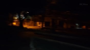 Mc akira se masturbando na praça pública