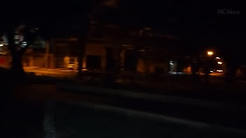 Mc akira se masturbando na praça pública