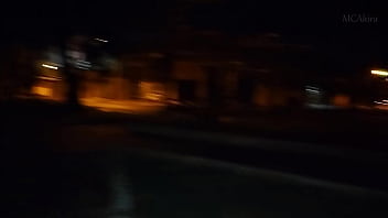 Mc akira se masturbando na praça pública