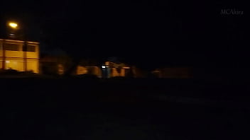 Mc akira se masturbando na praça pública